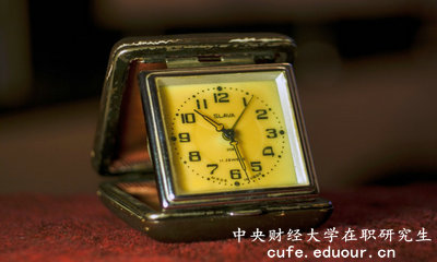 中央財經(jīng)大學(xué)保險學(xué)在職研究生申碩考試什么時(shí)候報名？